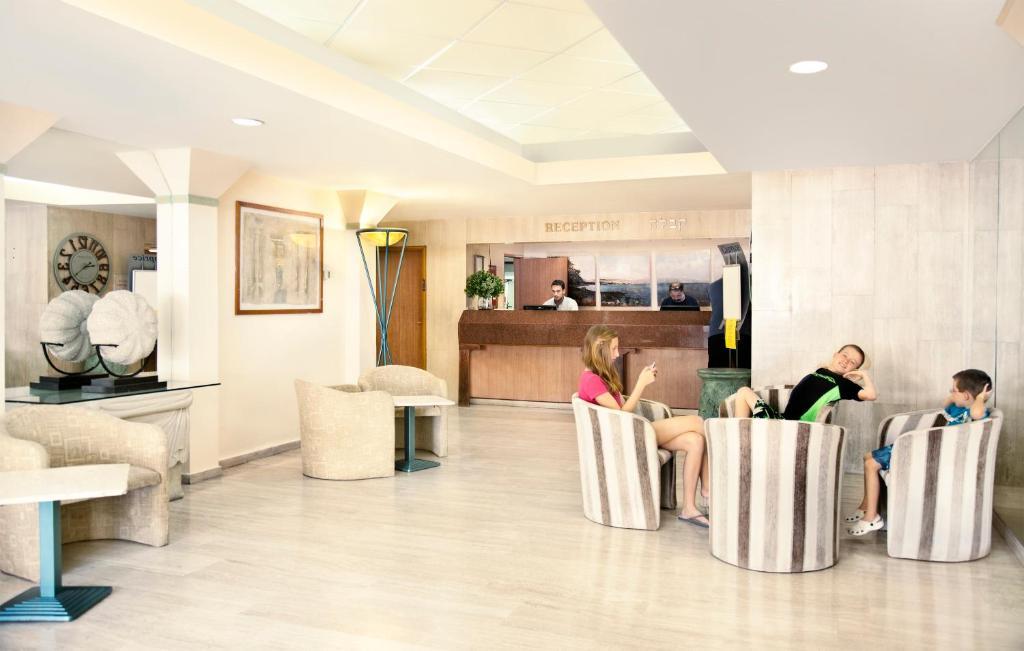 Royal Inn Tiberias Bagian luar foto